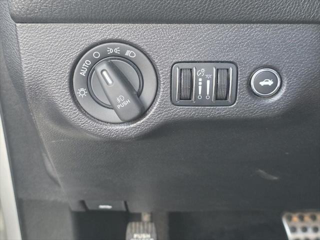 2016 Dodge Challenger SXT Plus