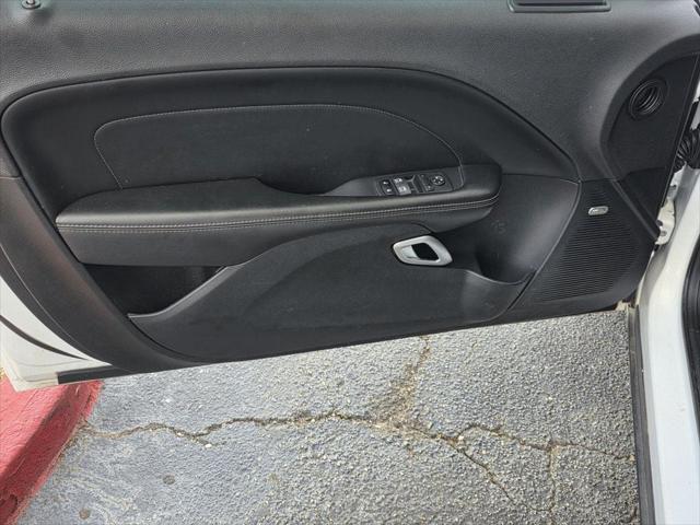 2016 Dodge Challenger SXT Plus