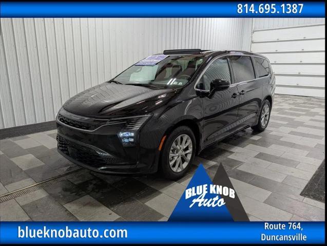 2027 Chrysler Pacifica Limited for sale in Duncansville, PA