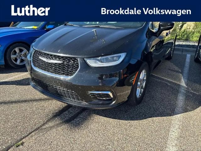2024 Chrysler Pacifica Touring L for sale in Minneapolis, MN