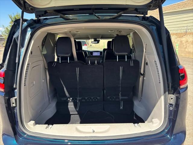 2023 Chrysler Pacifica Hybrid Touring L