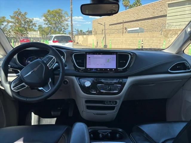 2023 Chrysler Pacifica Hybrid Touring L