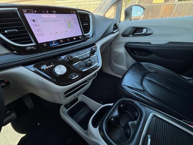 2023 Chrysler Pacifica Hybrid Touring L