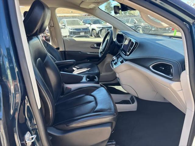 2023 Chrysler Pacifica Hybrid Touring L