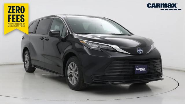 2025 Toyota Sienna LE for sale in Brooklyn Park, MN