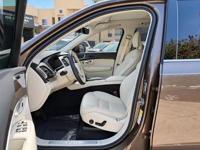 2017 Volvo XC90 T6 Momentum