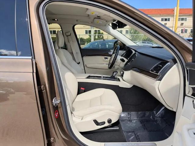 2017 Volvo XC90 T6 Momentum