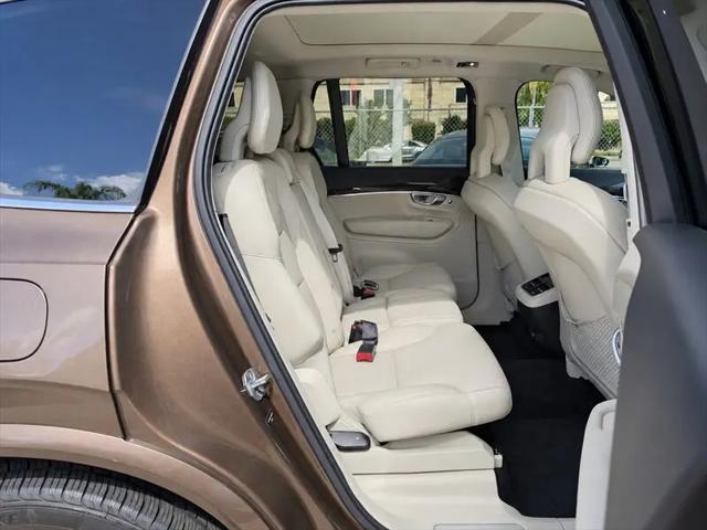 2017 Volvo XC90 T6 Momentum