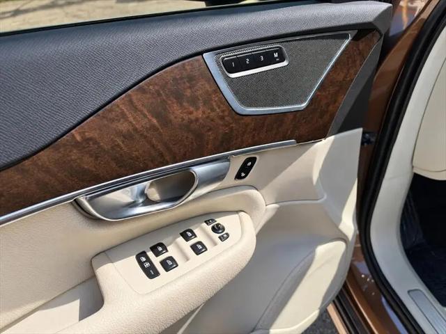 2017 Volvo XC90 T6 Momentum