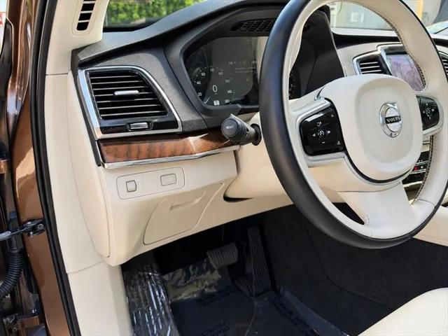 2017 Volvo XC90 T6 Momentum