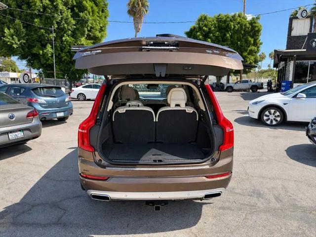2017 Volvo XC90 T6 Momentum