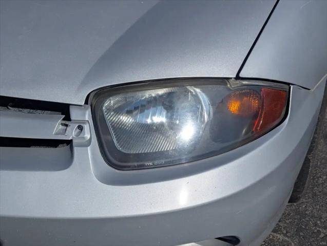 2004 Chevrolet Cavalier Base