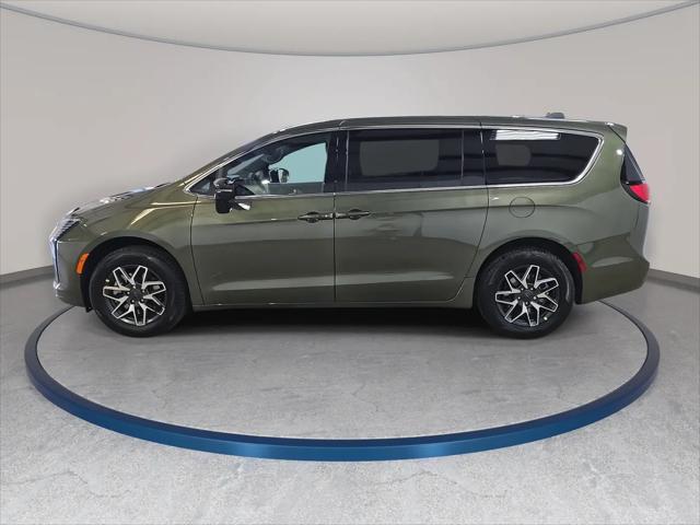 2027 Chrysler Pacifica Limited AWD