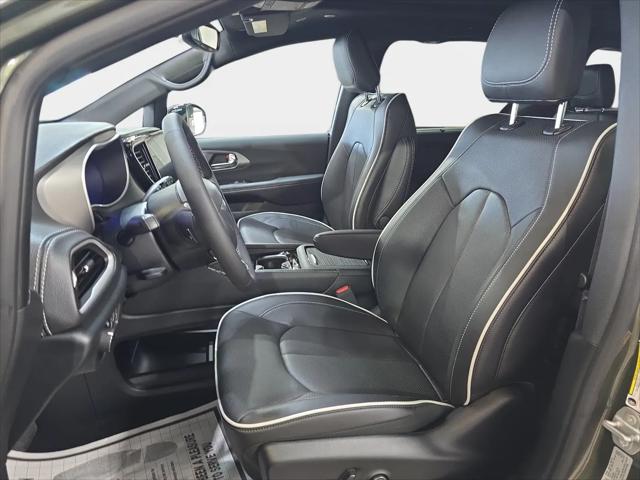 2027 Chrysler Pacifica Limited AWD
