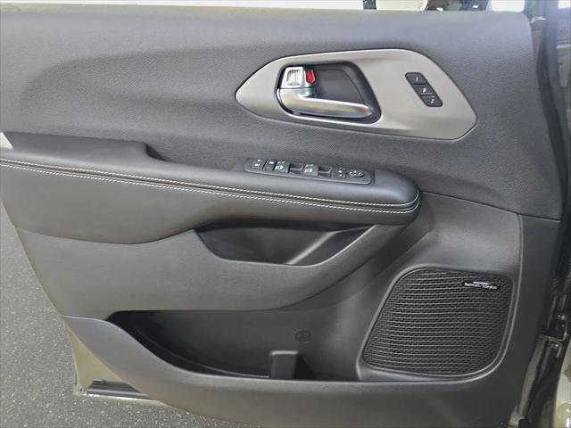 2027 Chrysler Pacifica Limited AWD
