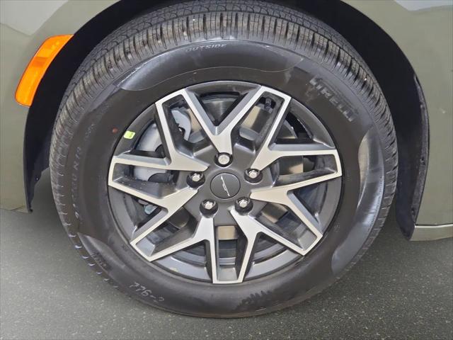 2027 Chrysler Pacifica Limited AWD