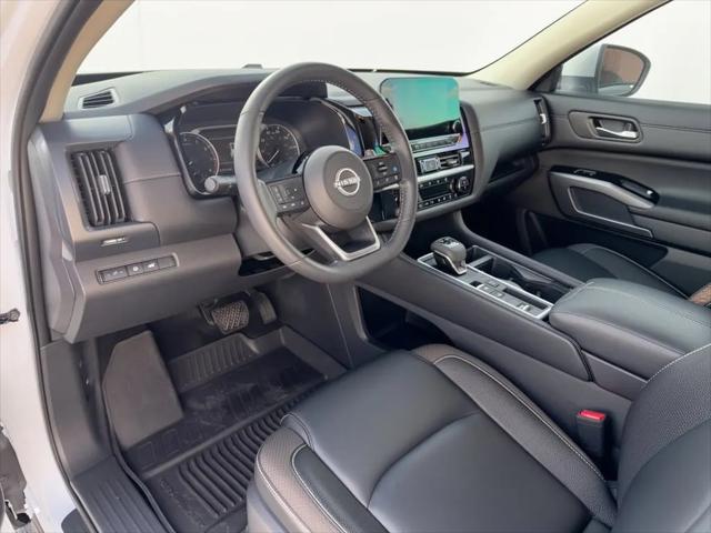 2025 Nissan Pathfinder SL FWD