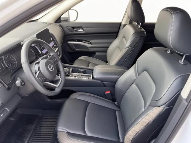 2025 Nissan Pathfinder SL FWD