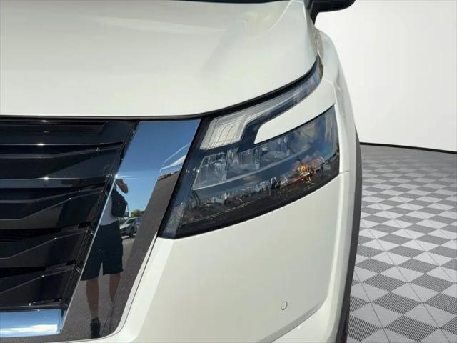 2025 Nissan Pathfinder SL FWD