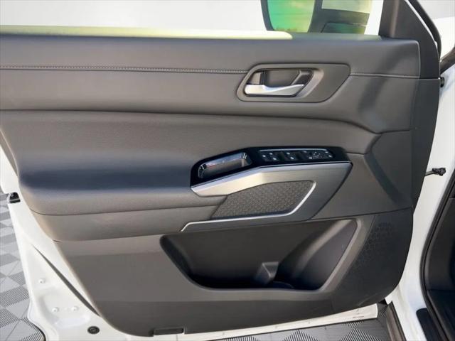 2025 Nissan Pathfinder SL FWD