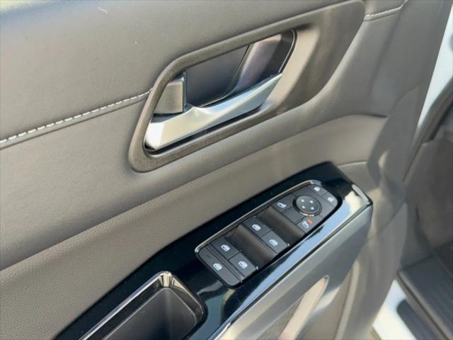 2025 Nissan Pathfinder SL FWD