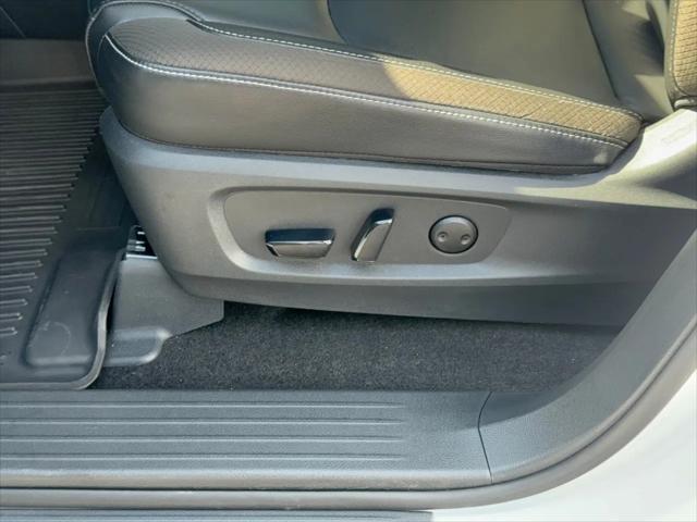 2025 Nissan Pathfinder SL FWD