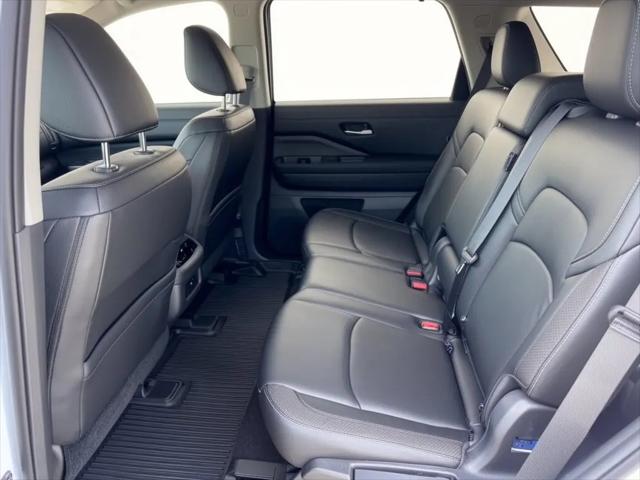2025 Nissan Pathfinder SL FWD