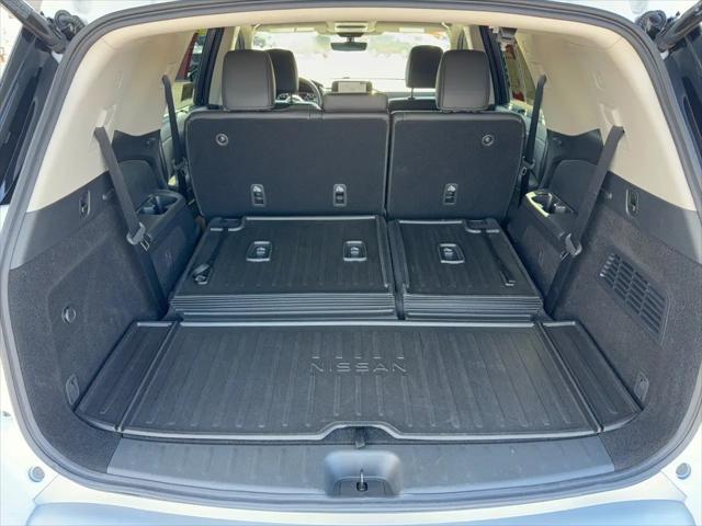 2025 Nissan Pathfinder SL FWD