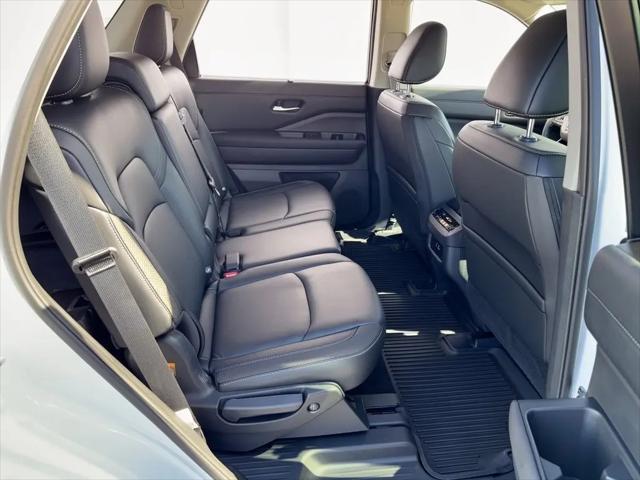 2025 Nissan Pathfinder SL FWD