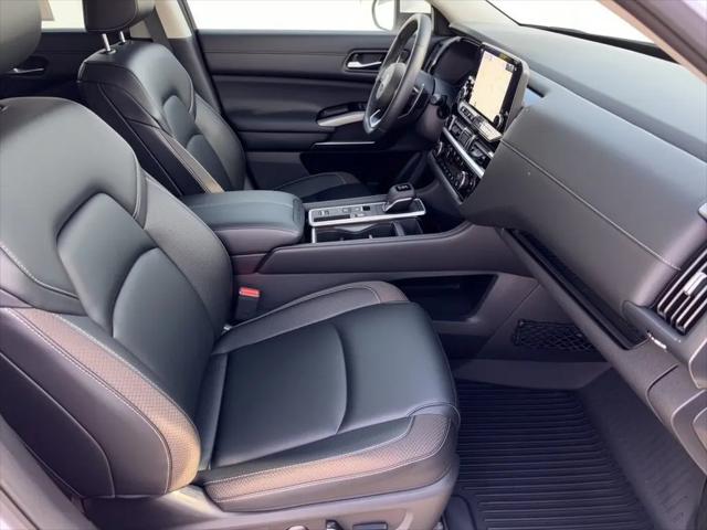 2025 Nissan Pathfinder SL FWD