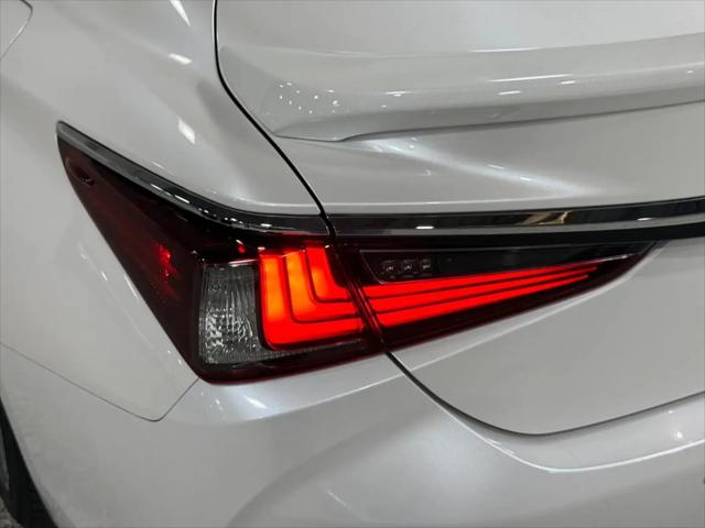 2020 Lexus ES 300h ES 300h