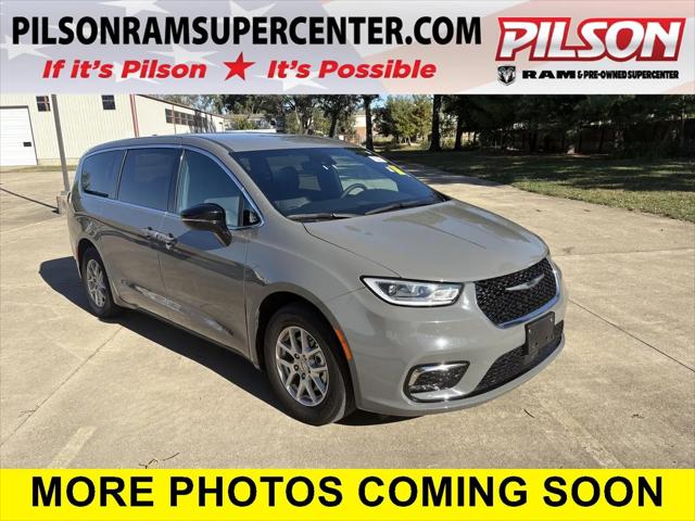 2025 Chrysler Pacifica Select for sale in Charleston, IL