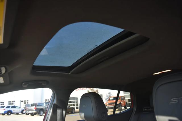 2024 Buick NV Sport Touring FWD