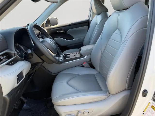 2022 Toyota Highlander Hybrid XLE