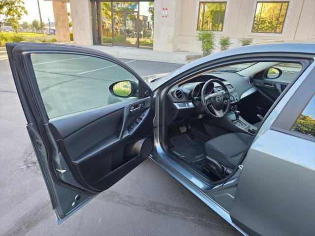 2013 Mazda Mazda3 i Touring