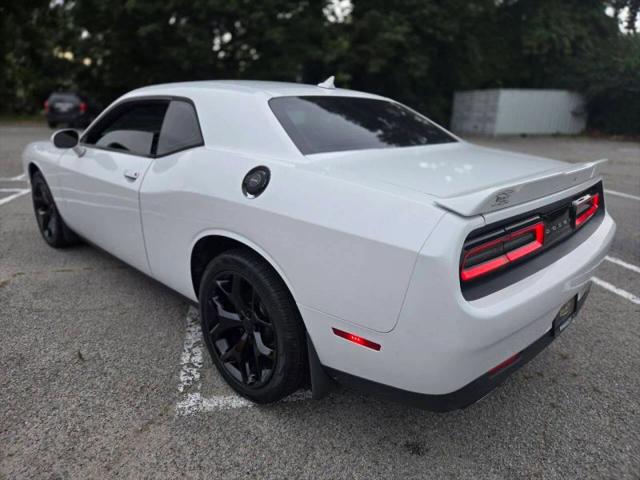 2016 Dodge Challenger SXT Plus