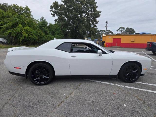 2016 Dodge Challenger SXT Plus