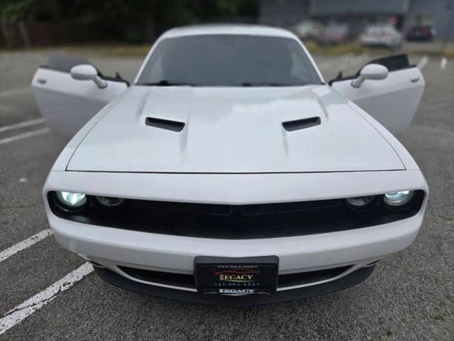 2016 Dodge Challenger SXT Plus