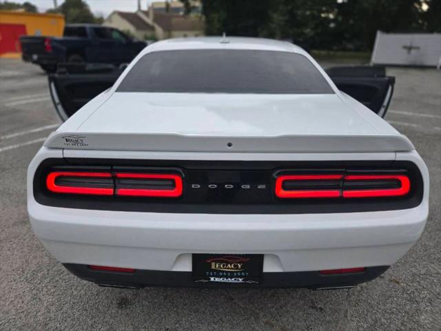 2016 Dodge Challenger SXT Plus