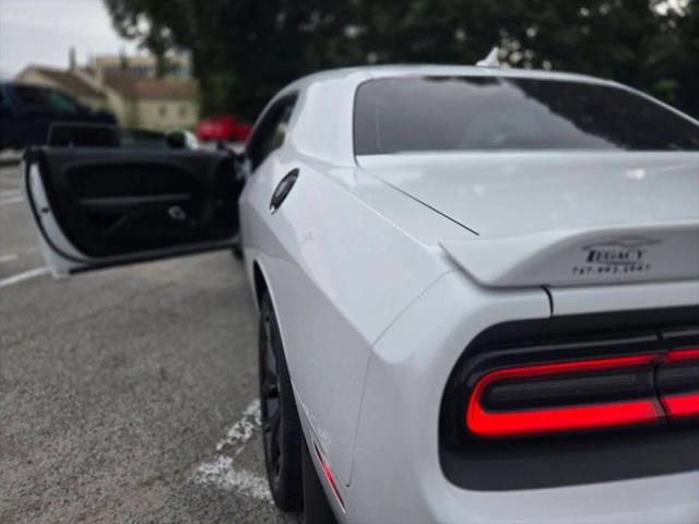 2016 Dodge Challenger SXT Plus