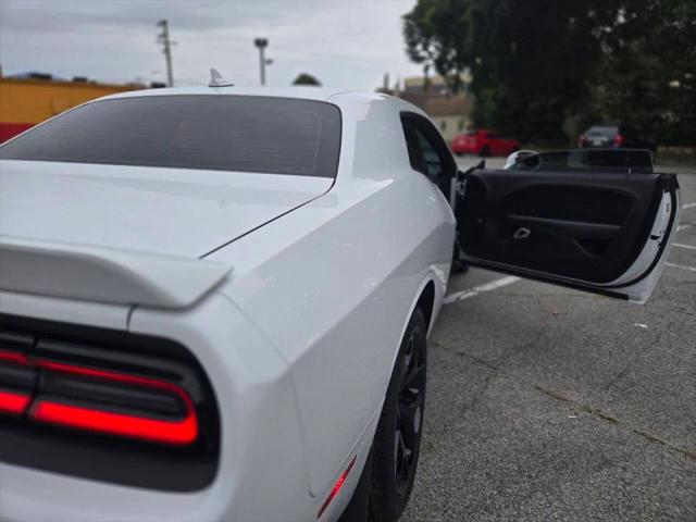 2016 Dodge Challenger SXT Plus