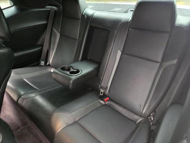 2016 Dodge Challenger SXT Plus