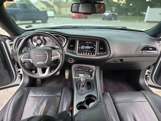 2016 Dodge Challenger SXT Plus