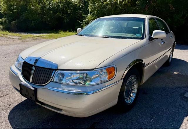 2002 Lincoln Town Car Cartier for sale in Saint Albans, WV