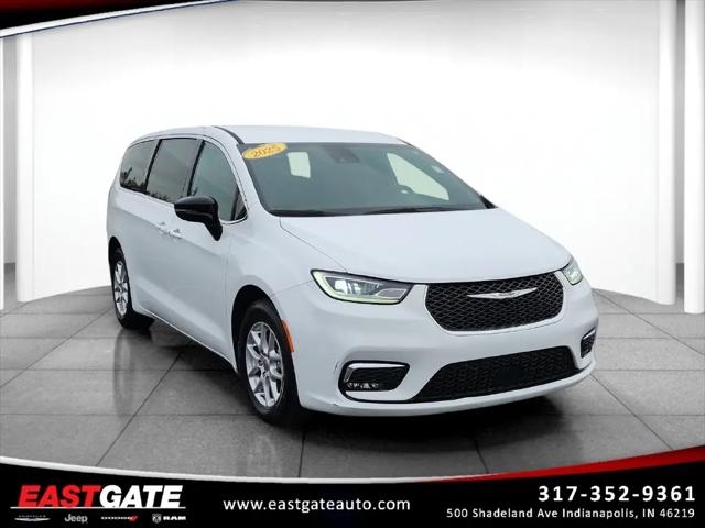2025 Chrysler Pacifica Select for sale in Indianapolis, IN