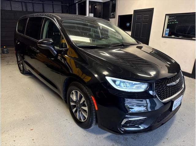 2023 Chrysler Pacifica Hybrid Touring L