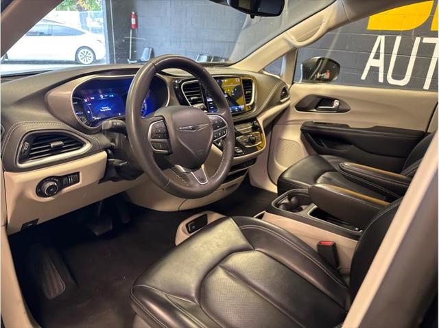2023 Chrysler Pacifica Hybrid Touring L