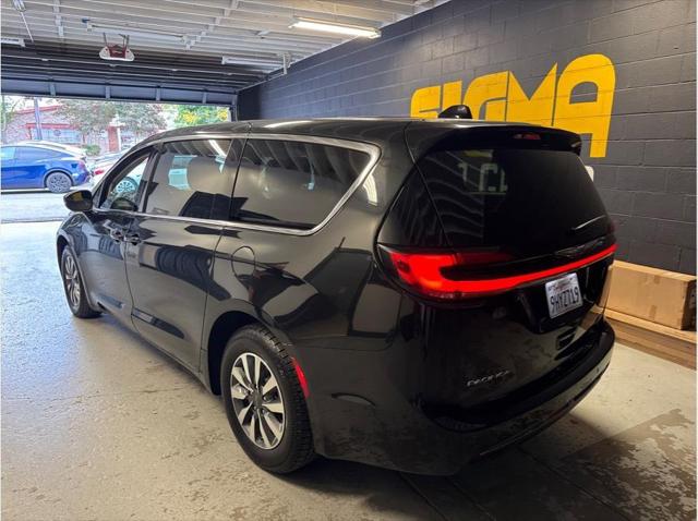 2023 Chrysler Pacifica Hybrid Touring L