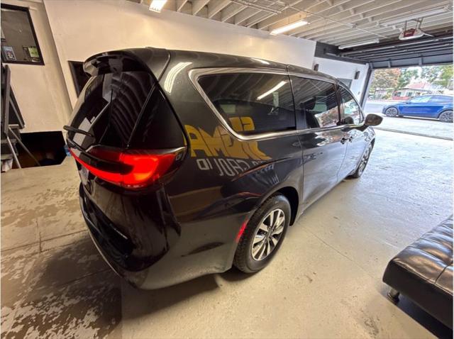 2023 Chrysler Pacifica Hybrid Touring L
