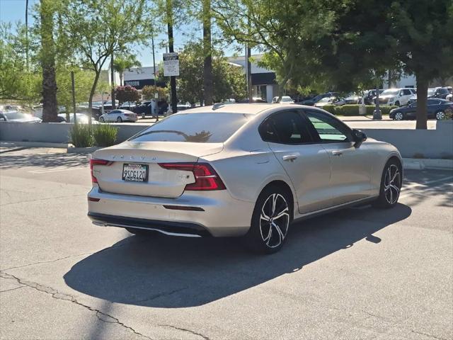 2024 Volvo S60 B5 Core Dark Theme